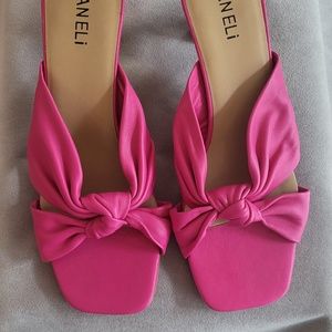 Vaneli kitten heel hot pink sandal size 9 1/2 Narrow